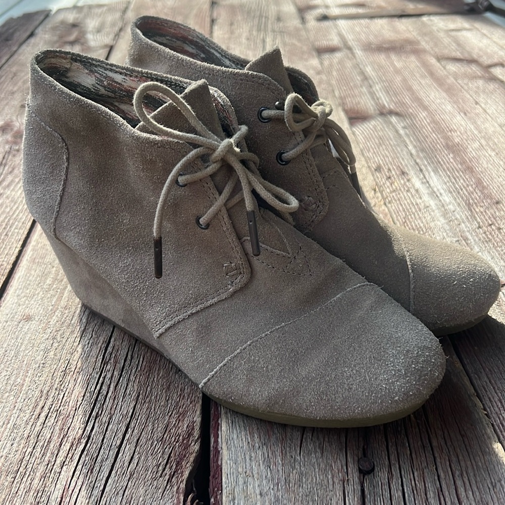 Toms Desert Ankle Wedge Suede Booties